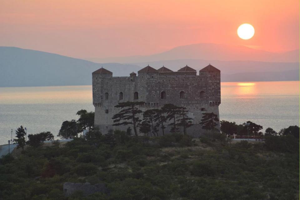 Karla Babic Apartment Senj  Luaran gambar